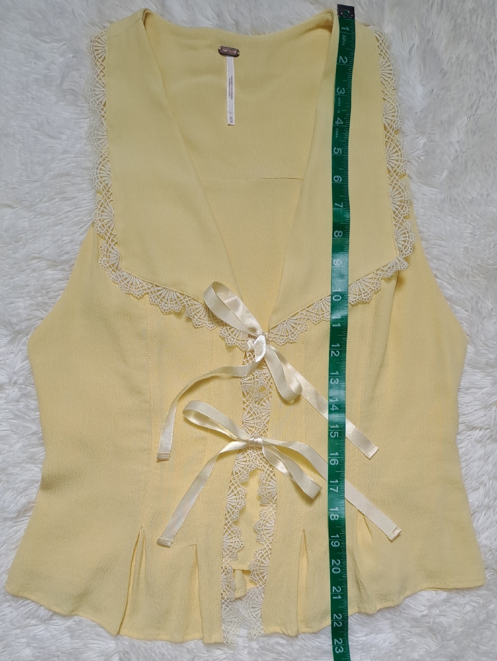 Free People "Lost In Your Love" Lace Trim Vest Top in Mellow Yellow - Size M - Picture 7 of 9
